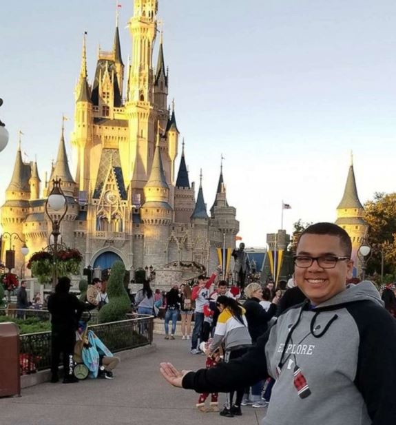 14-year-old sells $5K worth of cupcakes to bring his entire family to Disney World. 