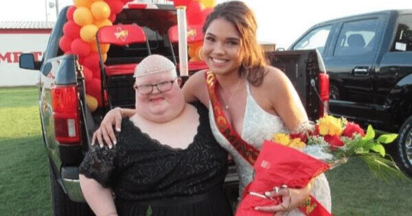 Homecoming queen shares title & crown with friend and fellow nominee who has Down syndrome.