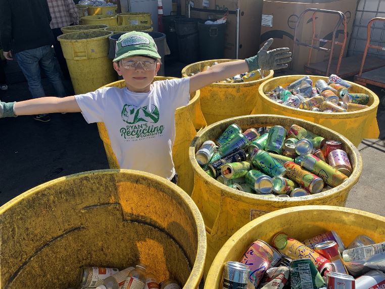 Amazing 10-Year Old Boy Inspires Frontier Airlines Crew to Recycle