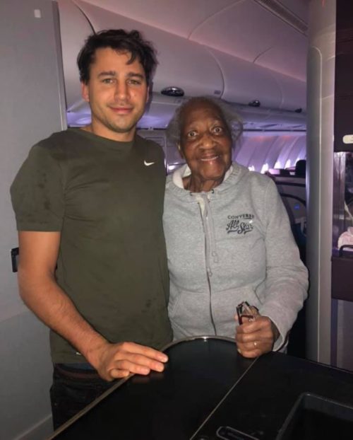 Kindhearted man trades seats with an 88-year-old woman who’s always dreamed of flying first-class.