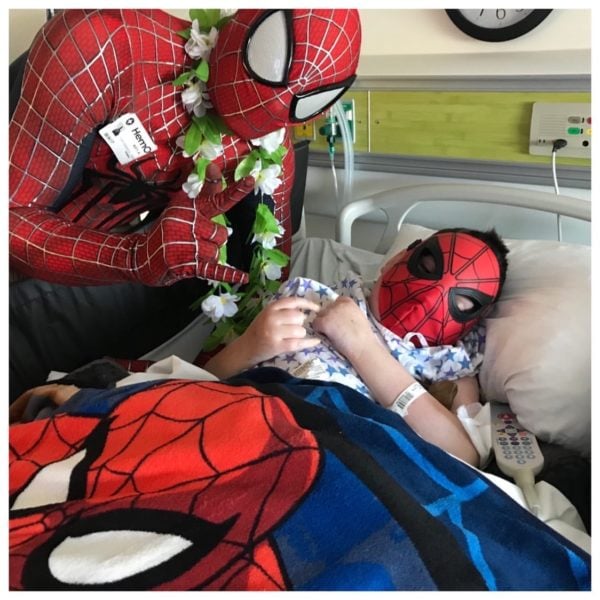 This police officer spends his free time giving to the homeless and hospitalized children dressed as a superhero.