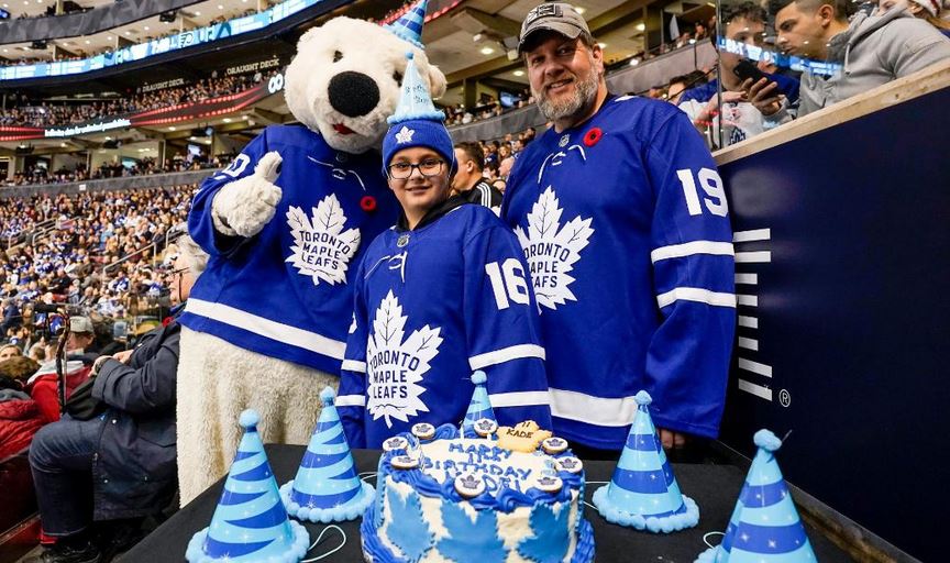 No friends show up to 11-year-old’s birthday, so his favorite hockey team flew him in to spend it with them
