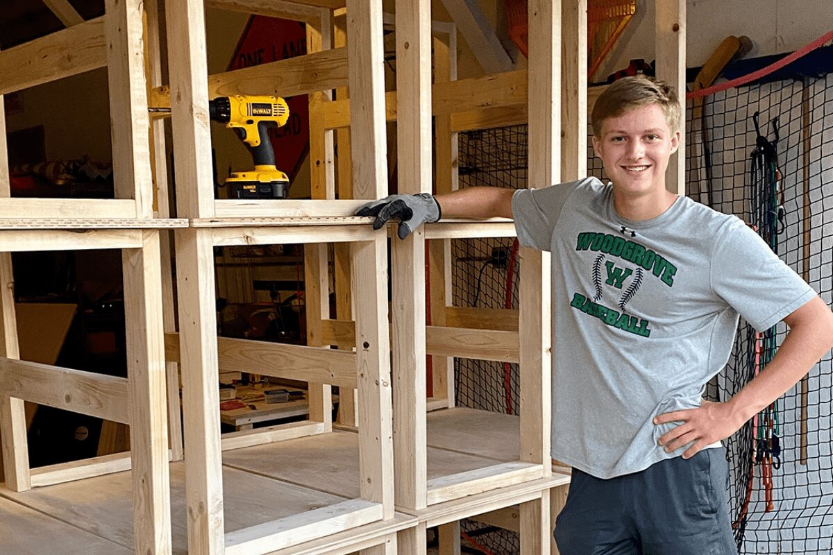 Thoughtful Teen Builds Free Desks for Underprivileged Kids Who Need One for Distance Learning.