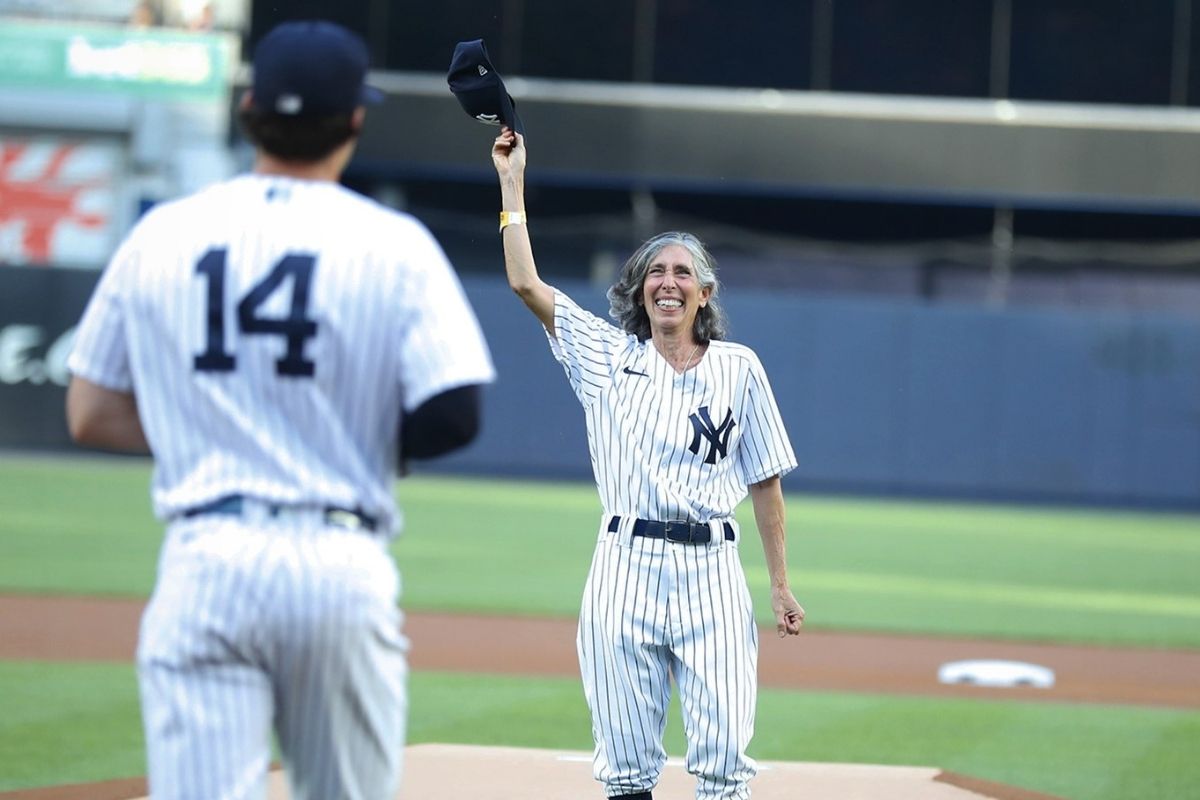 For Yankees' Bat Girl Gwen Goldman, a Dream Six Decades in the Making - The  New York Times