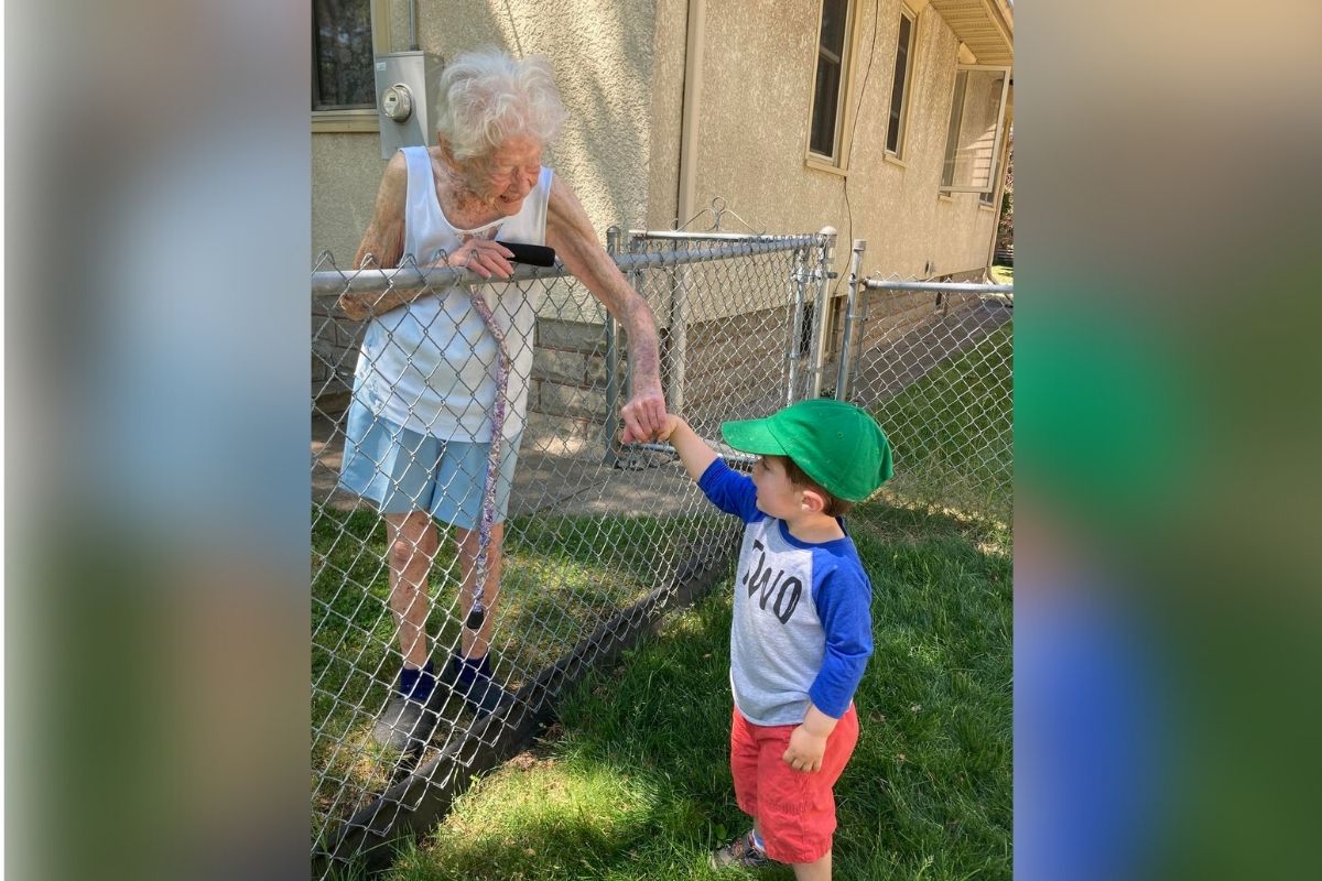 2-year-old boy becomes best friends with lonely 99-year-old neighbor during pandemic