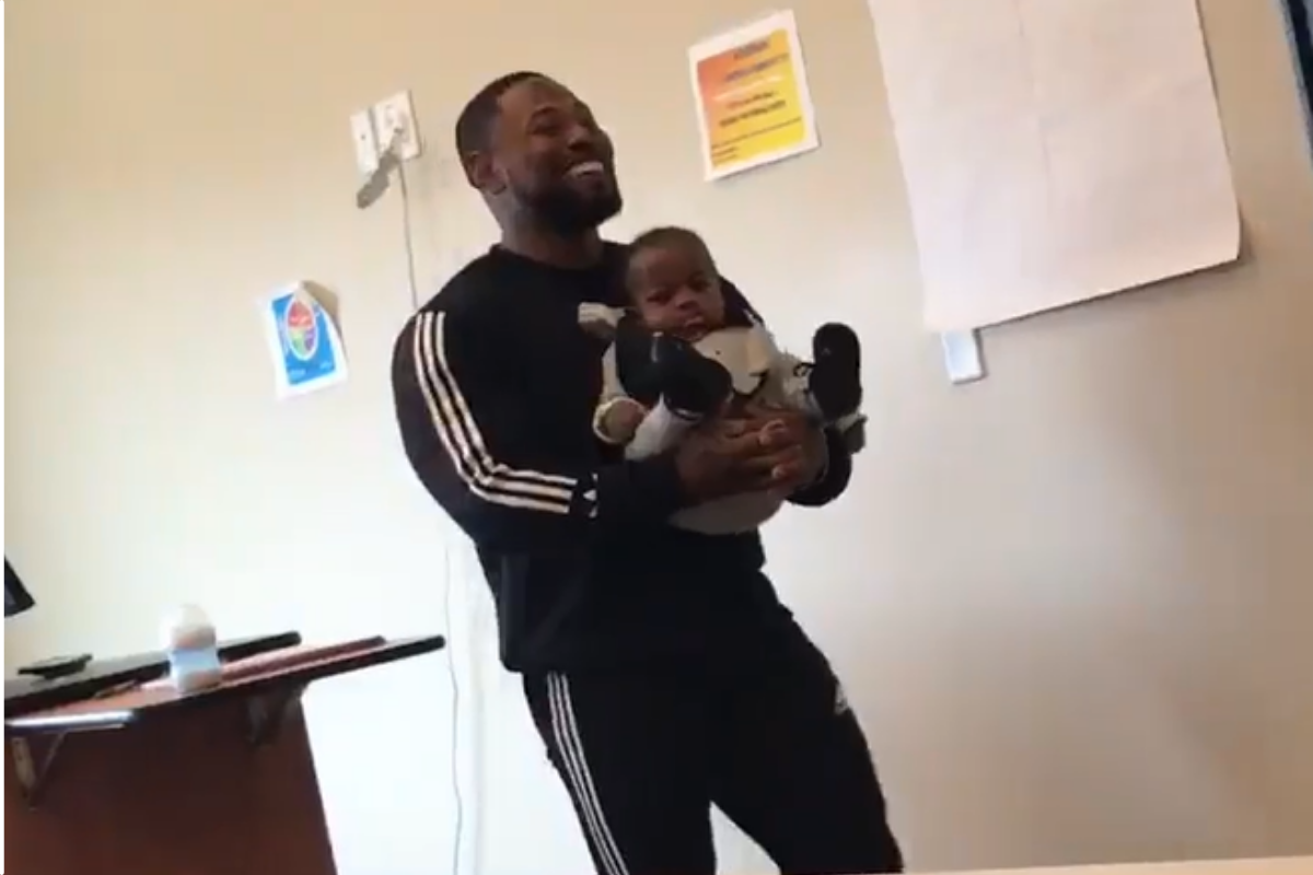 Professor holds single mom’s infant son during class so mom could take notes.
