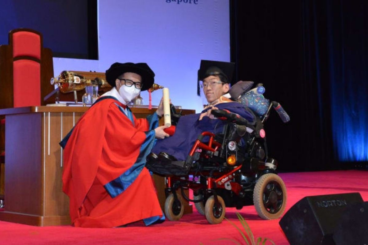 Doctors said he wouldn’t live past 2 years old - 24 years later he graduates as valedictorian