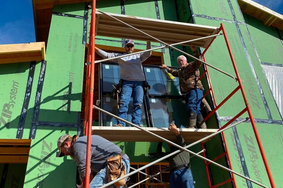 North Carolina nonprofit, Fostering Hopes, builds free homes for foster families.
