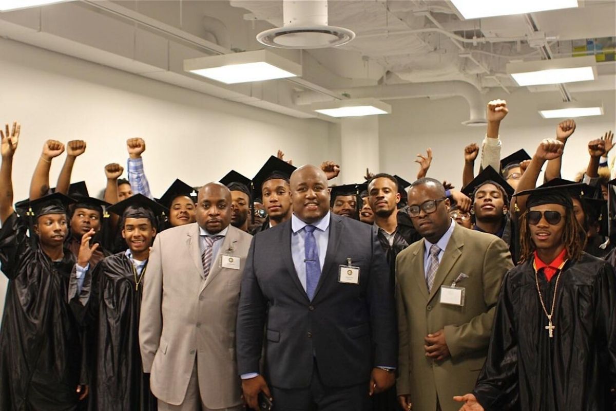 Chicago man starts The Dovetail Project which teaches young men how to be good fathers.