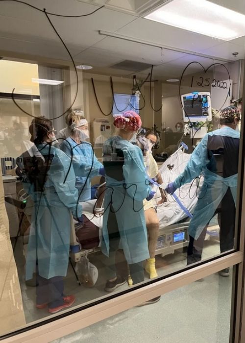 75-year-old cancer patient remarries his first love in the ICU of Las Vegas hospital.