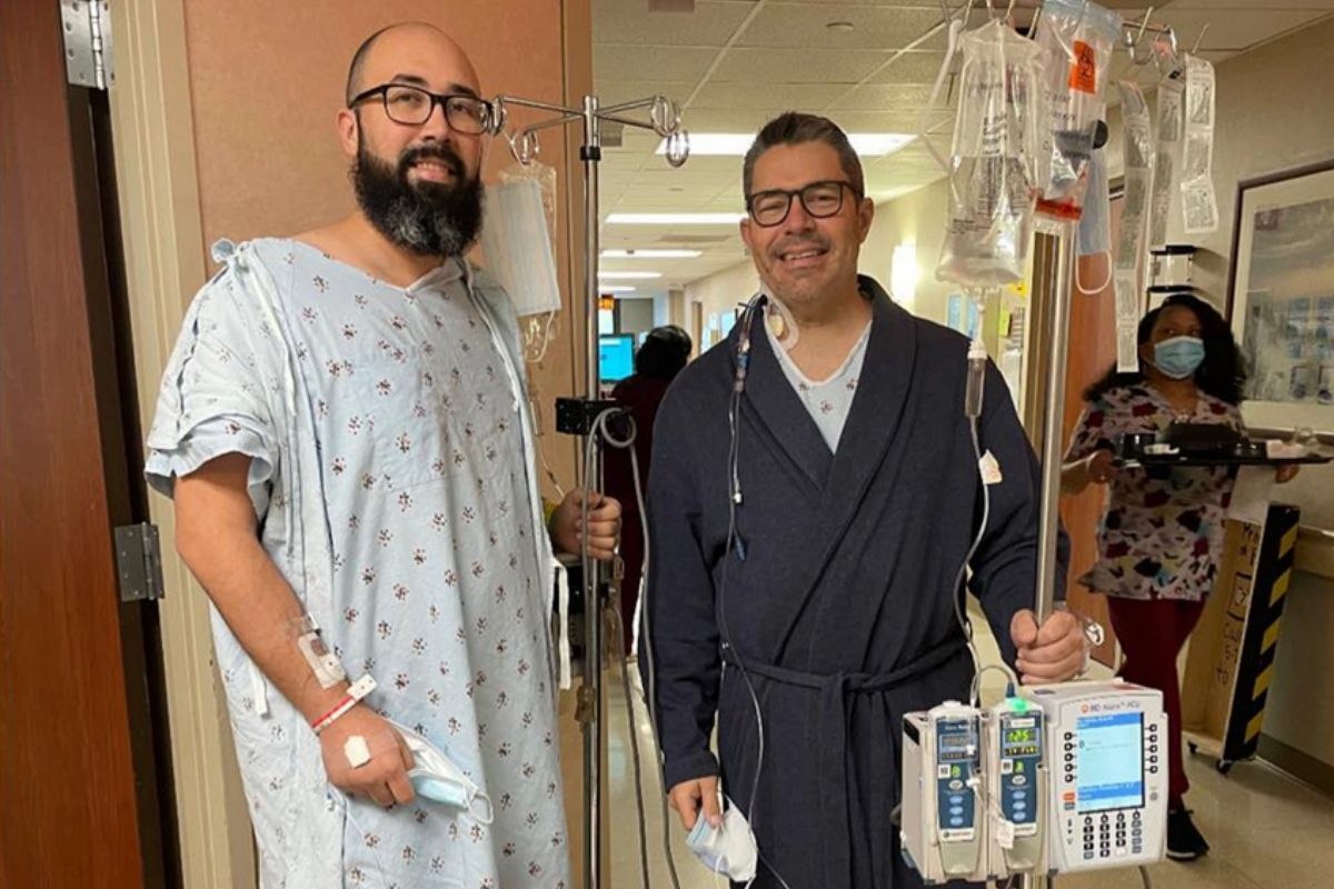 Single dad receives kidney donation from total stranger who saw his plea on social media.