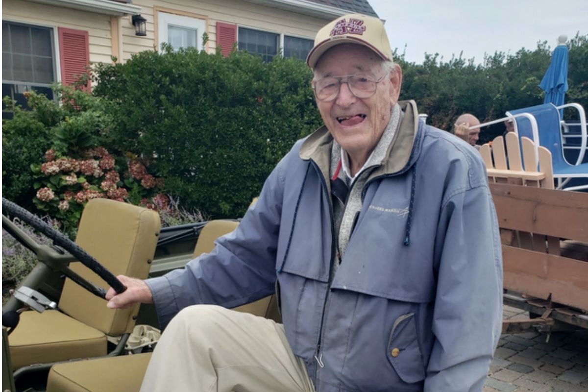 New Jersey community raises $157K for 94-year-old WWII veteran who's home burned down.