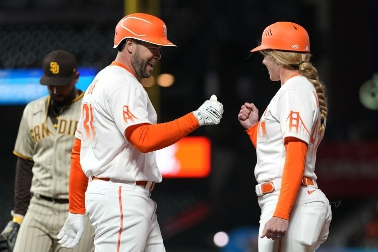 San Francisco Giants' Alyssa Nakken, 31, makes major league history as first  woman to coach on field in regular-season game - ESPN