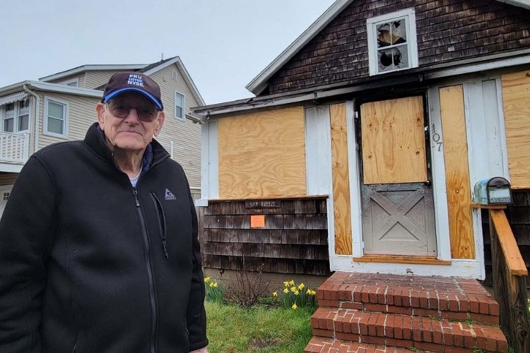 New Jersey community raises $157K for 94-year-old WWII veteran who's home burned down.