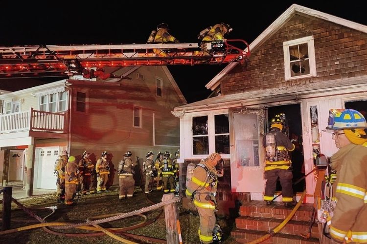 New Jersey community raises $157K for 94-year-old WWII veteran who's home burned down.