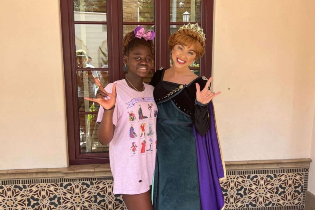 Disney Princess surprises 11-year-old girl, who's deaf, by talking to her in American Sign Language. (Jeanette Tapley)