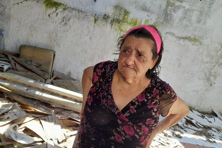 Portuguese teens race against the clock to help save an elderly woman’s house after it burned down (How_I_Met_Adeline/IG)