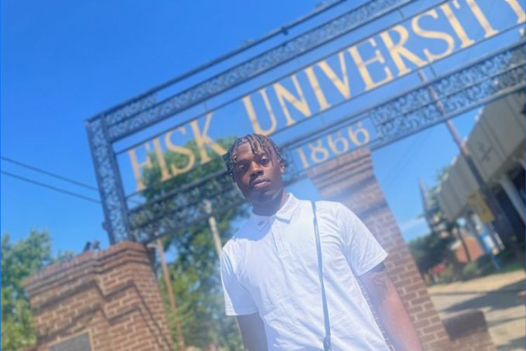 Homeless teen overcomes living in domestic violence shelters to earn spot on college basketball team (Jeremiah Armstead/IG)