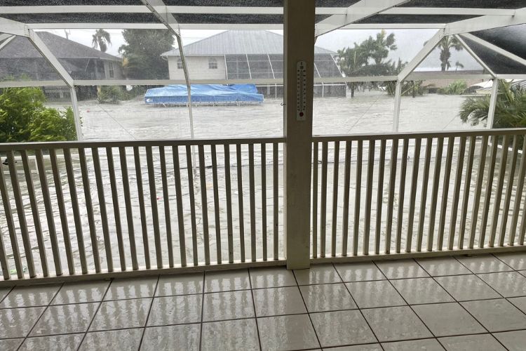 Woman uses Twitter to help save her mom from deadly storm surge during Hurricane Ian. (Beth Booker)