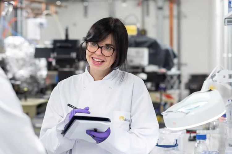 Since the age of 20, this woman has made over 1,000 Wikipedia bios for unknown women scientists. (Jessica Wade)