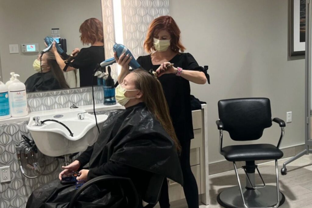 Mom of girl born prematurely opens hair salon in hospital to pamper parents of NICU babies. (Ronald McDonald House Charities of Central Indiana)