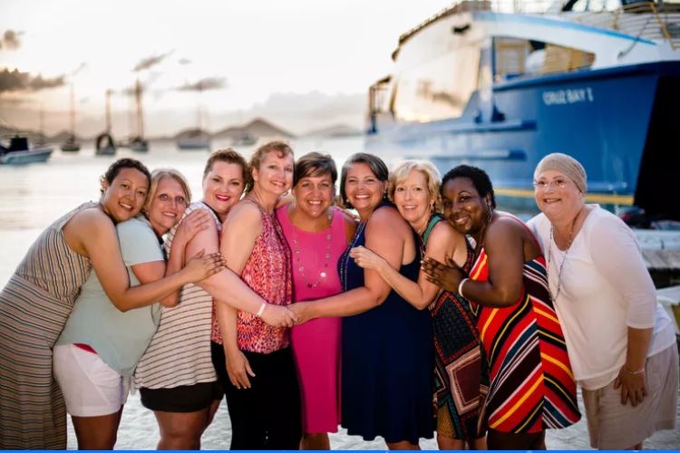 Mom who beat breast cancer gives free week-long vacations to current patients and their families. (Little Pink Houses of Hope)
