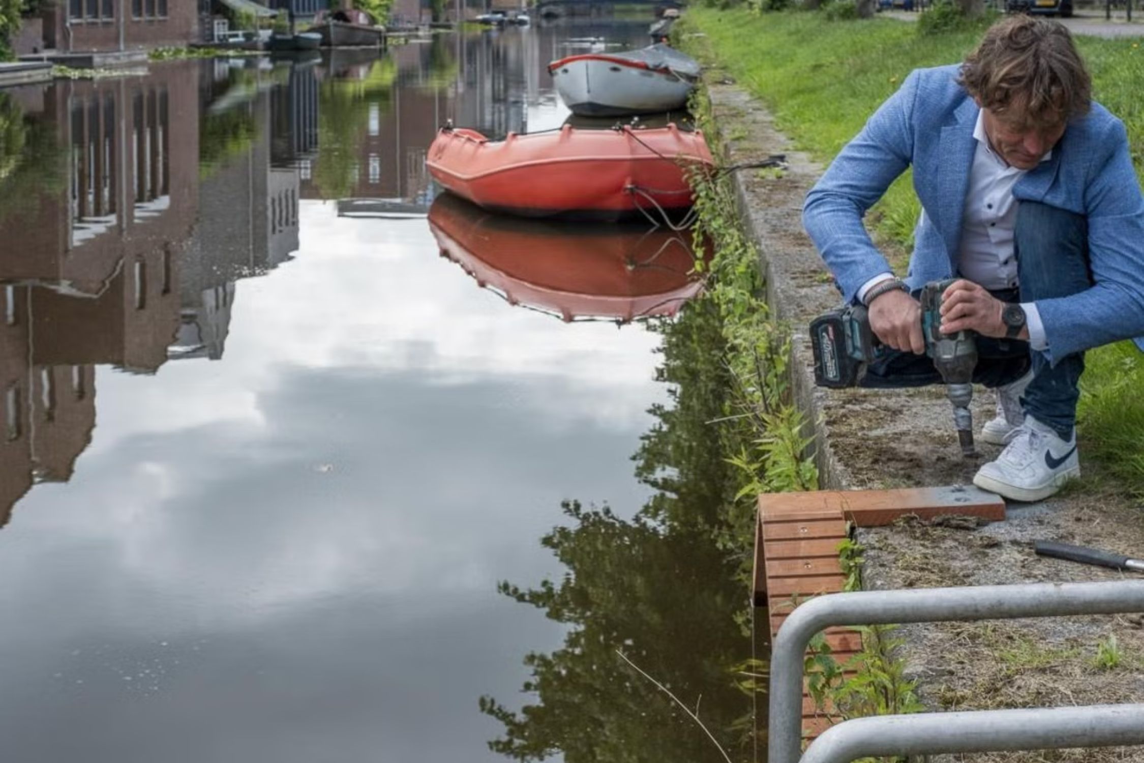 Amsterdã Está Salvando Gatos Com Minúsculas Escadas de Madeira – E é Tão Adorável Perto Parece